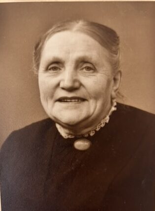 Karen Jensen (f Andersen) (1870-1952), København, Østerbro ca 1945